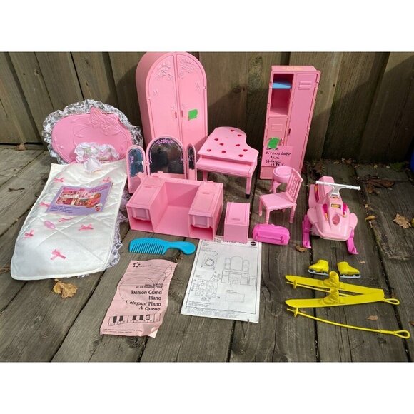 Vintage Mixed 1980's BARBIE Doll Accessories Lot-Furniture Clothing Bedroom - Picture 5 of 15